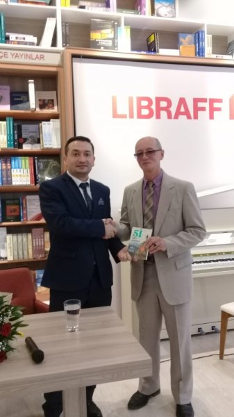 Arzu Qafarlının "5İ uğur düsturu" adlı kitabının imza günü keçirilib - FOTOLAR