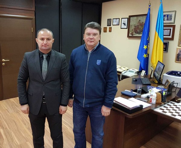 Ukraynada azərbaycanlı jurnalistə silahlı hədələr olub - FOTO