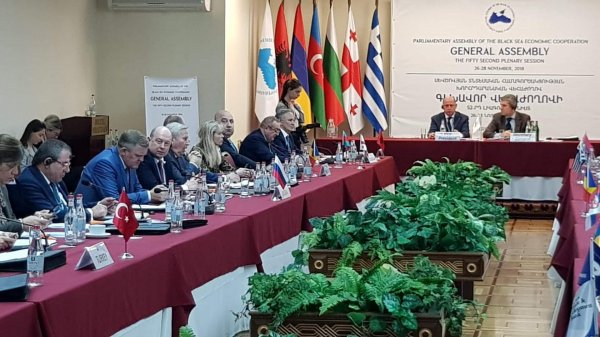 Milli Məclisin deputatları Yerevanda - FOTO