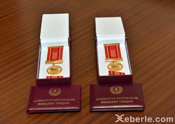 Sumqayıtın bu məmurlarına “Dövlət qulluğunda fərqlənməyə görə” medalı verildi - FOTOLAR