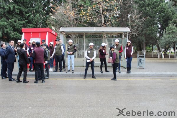 Sumqayıtda avtobuslarda onlarla rastlaşa bilərsiniz... - FOTOLAR Sumqayıtda avtobuslarda onlarla rastlaşa bilərsiniz... - FOTOLAR