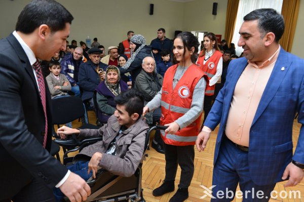 Sumqayıtda «Mərhəmətli olmağa tələsin!» aksiyası yekunlaşdı: 300 nəfərə yardım edildi –FOTOLAR Sumqayıtda «Mərhəmətli olmağa tələsin!» aksiyası yekunlaşdı: 300 nəfərə yardım edildi –FOTOLAR