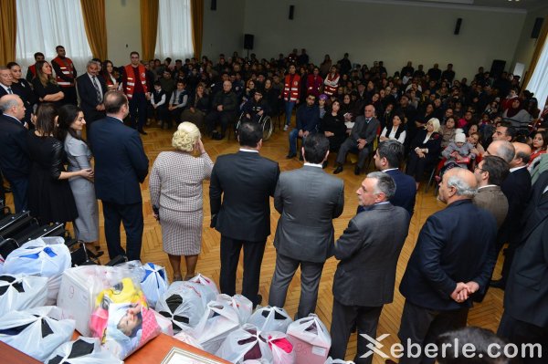 Sumqayıtda «Mərhəmətli olmağa tələsin!» aksiyası yekunlaşdı: 300 nəfərə yardım edildi –FOTOLAR Sumqayıtda «Mərhəmətli olmağa tələsin!» aksiyası yekunlaşdı: 300 nəfərə yardım edildi –FOTOLAR