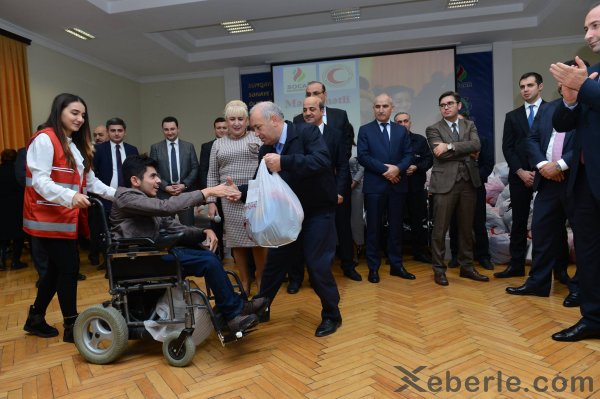 Sumqayıtda «Mərhəmətli olmağa tələsin!» aksiyası yekunlaşdı: 300 nəfərə yardım edildi –FOTOLAR Sumqayıtda «Mərhəmətli olmağa tələsin!» aksiyası yekunlaşdı: 300 nəfərə yardım edildi –FOTOLAR