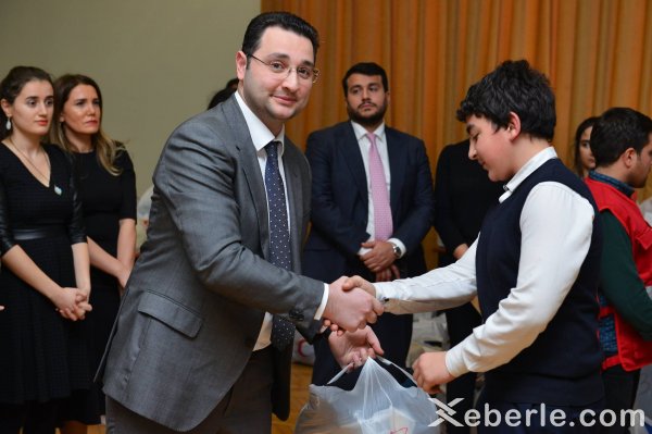 Sumqayıtda «Mərhəmətli olmağa tələsin!» aksiyası yekunlaşdı: 300 nəfərə yardım edildi –FOTOLAR Sumqayıtda «Mərhəmətli olmağa tələsin!» aksiyası yekunlaşdı: 300 nəfərə yardım edildi –FOTOLAR