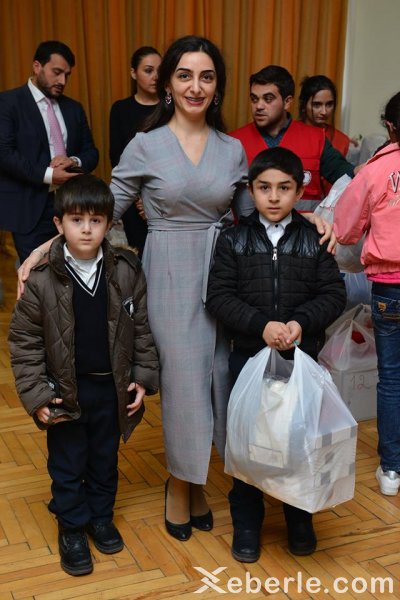 Sumqayıtda «Mərhəmətli olmağa tələsin!» aksiyası yekunlaşdı: 300 nəfərə yardım edildi –FOTOLAR Sumqayıtda «Mərhəmətli olmağa tələsin!» aksiyası yekunlaşdı: 300 nəfərə yardım edildi –FOTOLAR