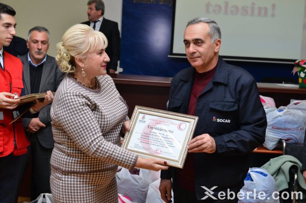 Sumqayıtda «Mərhəmətli olmağa tələsin!» aksiyası yekunlaşdı: 300 nəfərə yardım edildi –FOTOLAR Sumqayıtda «Mərhəmətli olmağa tələsin!» aksiyası yekunlaşdı: 300 nəfərə yardım edildi –FOTOLAR