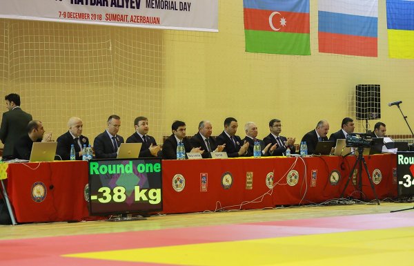 Sumqayıtda 500-dən çox idmançı qalib adı uğrunda mübarizə aparıb - FOTO