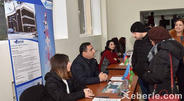Sumqayıtda əmək yarmarkası: 30-dan çox müəssisə 270 vakant iş yeri təklif edib - FOTOLAR