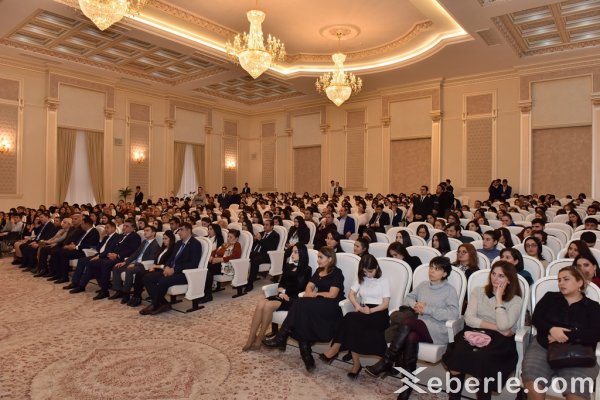 Sumqayıtda Çingiz Abdullayevlə gənclərin görüşü keçirilib -FOTOLAR