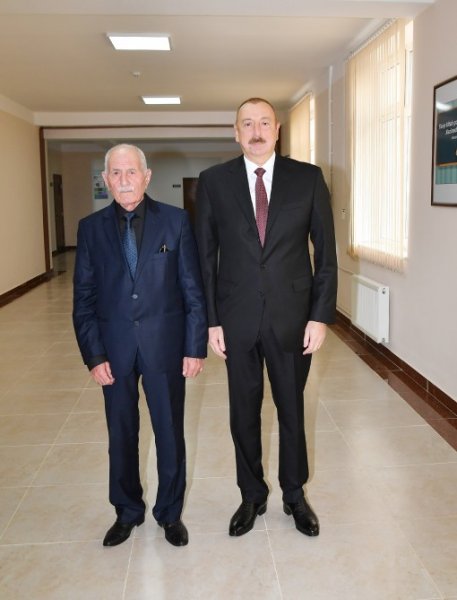 Prezident doğum günündə Sumqayıtda məskunlaşan məcburi köçkünləri sevindirdi - VİDEO + FOTOLAR (YENİLƏNİB) Prezident doğum günündə Sumqayıtda məskunlaşan məcburi köçkünləri sevindirdi - VİDEO + FOTOLAR (YENİLƏNİB)