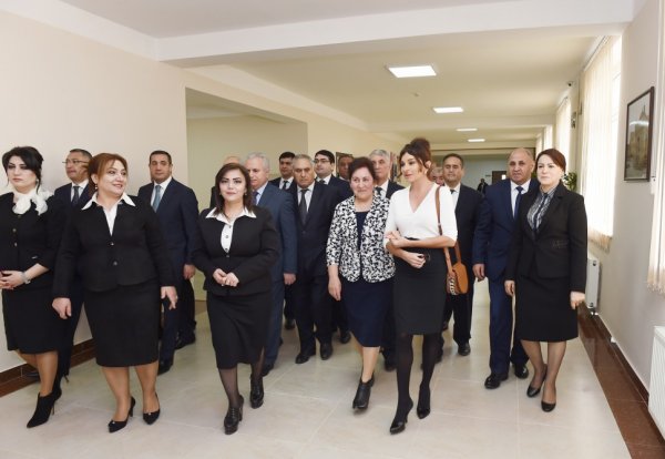 Prezident doğum günündə Sumqayıtda məskunlaşan məcburi köçkünləri sevindirdi - VİDEO + FOTOLAR (YENİLƏNİB) Prezident doğum günündə Sumqayıtda məskunlaşan məcburi köçkünləri sevindirdi - VİDEO + FOTOLAR (YENİLƏNİB)