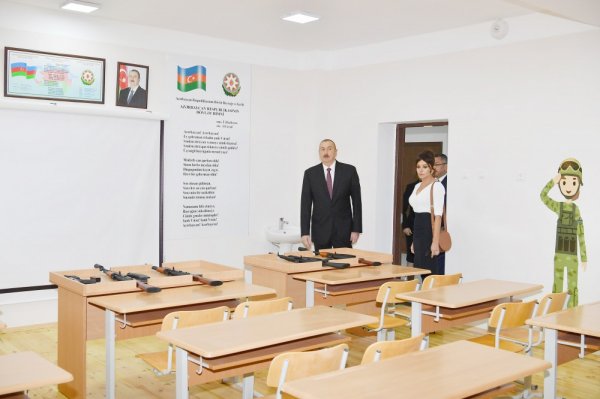 Prezident doğum günündə Sumqayıtda məskunlaşan məcburi köçkünləri sevindirdi - VİDEO + FOTOLAR (YENİLƏNİB) Prezident doğum günündə Sumqayıtda məskunlaşan məcburi köçkünləri sevindirdi - VİDEO + FOTOLAR (YENİLƏNİB)