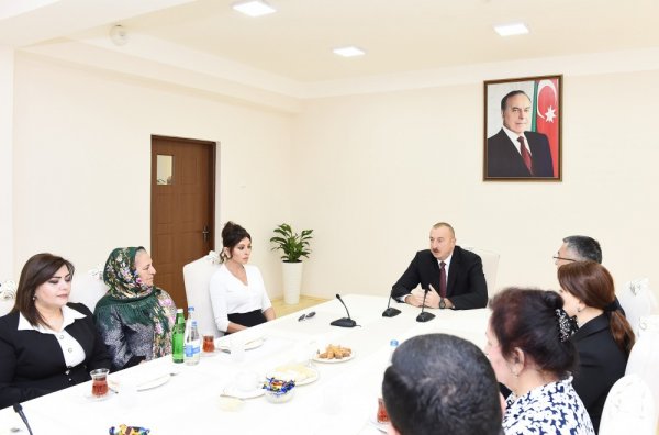 Prezident doğum günündə Sumqayıtda məskunlaşan məcburi köçkünləri sevindirdi - VİDEO + FOTOLAR (YENİLƏNİB) Prezident doğum günündə Sumqayıtda məskunlaşan məcburi köçkünləri sevindirdi - VİDEO + FOTOLAR (YENİLƏNİB)