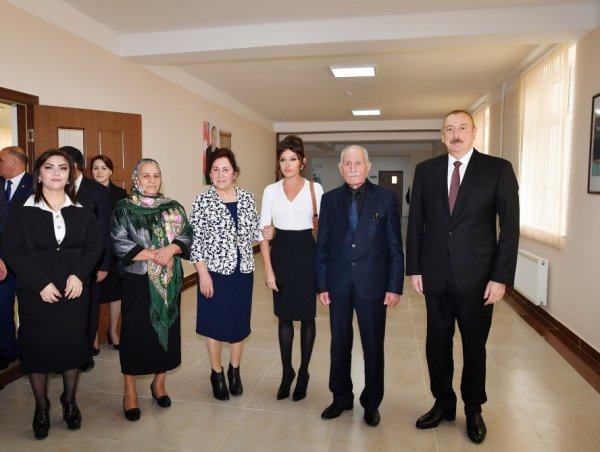 Prezident doğum günündə Sumqayıtda məskunlaşan məcburi köçkünləri sevindirdi - VİDEO + FOTOLAR (YENİLƏNİB) Prezident doğum günündə Sumqayıtda məskunlaşan məcburi köçkünləri sevindirdi - VİDEO + FOTOLAR (YENİLƏNİB)
