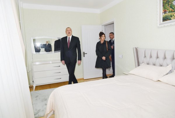 Prezident doğum günündə Sumqayıtda məskunlaşan məcburi köçkünləri sevindirdi - VİDEO + FOTOLAR (YENİLƏNİB) Prezident doğum günündə Sumqayıtda məskunlaşan məcburi köçkünləri sevindirdi - VİDEO + FOTOLAR (YENİLƏNİB)
