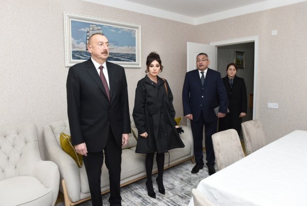 Prezident doğum günündə Sumqayıtda məskunlaşan məcburi köçkünləri sevindirdi - VİDEO + FOTOLAR (YENİLƏNİB) Prezident doğum günündə Sumqayıtda məskunlaşan məcburi köçkünləri sevindirdi - VİDEO + FOTOLAR (YENİLƏNİB)
