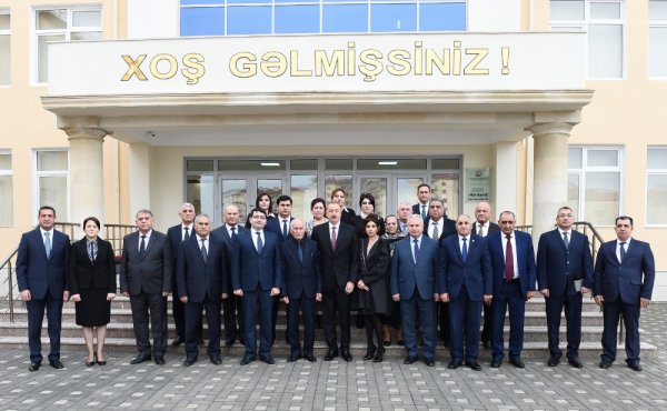 Prezident doğum günündə Sumqayıtda məskunlaşan məcburi köçkünləri sevindirdi - VİDEO + FOTOLAR (YENİLƏNİB) Prezident doğum günündə Sumqayıtda məskunlaşan məcburi köçkünləri sevindirdi - VİDEO + FOTOLAR (YENİLƏNİB)