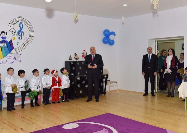 Zakir Fərəcov uşaqları sevindirdi – FOTOLAR