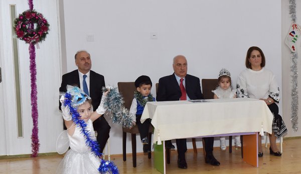 Zakir Fərəcov uşaqları sevindirdi – FOTOLAR
