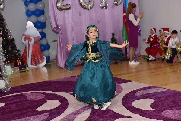 Zakir Fərəcov uşaqları sevindirdi – FOTOLAR