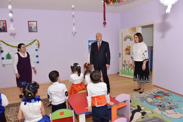 Zakir Fərəcov uşaqları sevindirdi – FOTOLAR
