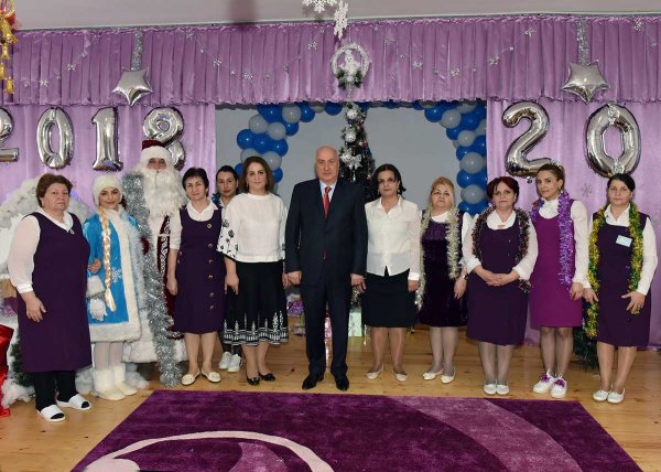Zakir Fərəcov uşaqları sevindirdi – FOTOLAR