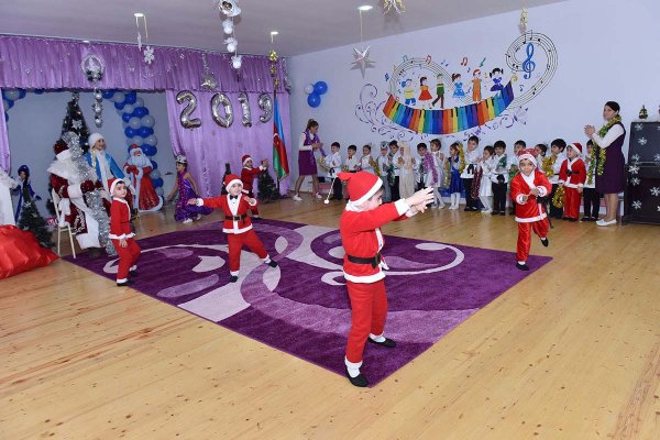 Zakir Fərəcov uşaqları sevindirdi – FOTOLAR