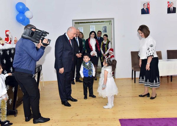 Zakir Fərəcov uşaqları sevindirdi – FOTOLAR