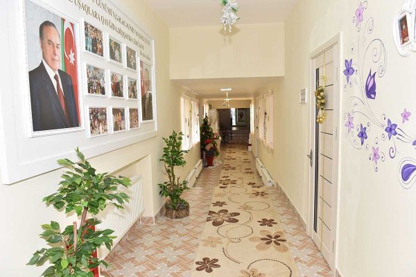 Zakir Fərəcov uşaqları sevindirdi – FOTOLAR