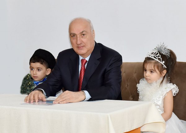 Zakir Fərəcov uşaqları sevindirdi – FOTOLAR