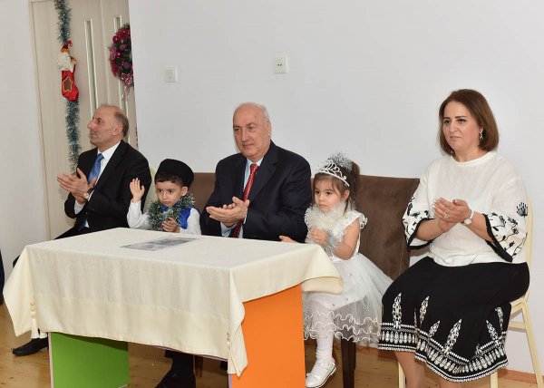 Zakir Fərəcov uşaqları sevindirdi – FOTOLAR