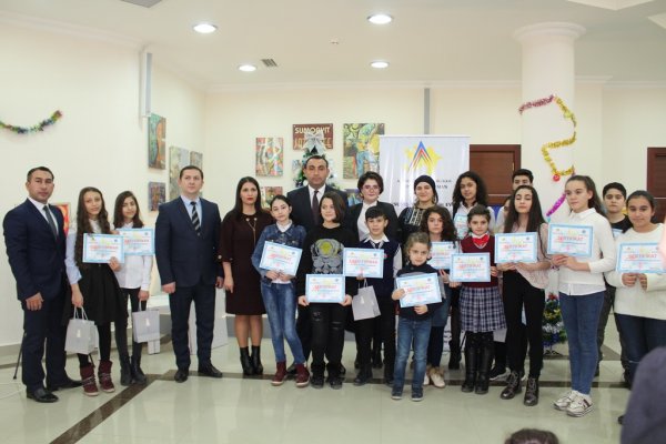 Sumqayıtda rəsm-sərgi müsabiqəsi keçirilib - FOTO