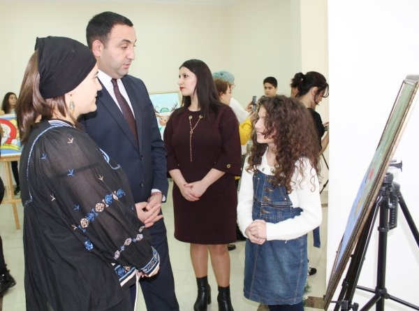 Sumqayıtda rəsm-sərgi müsabiqəsi keçirilib - FOTO
