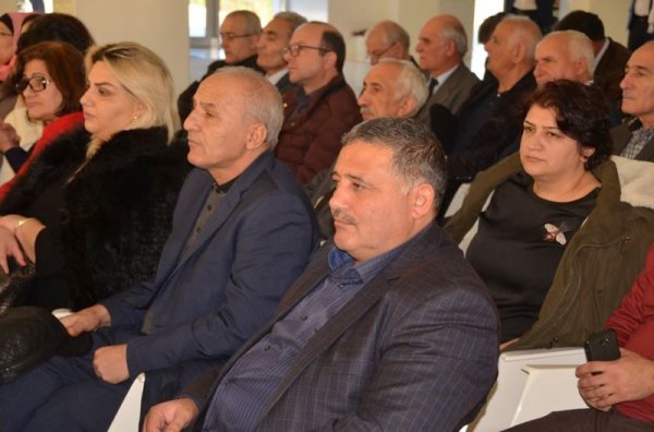 50 illik yubileyinə Brejnevlə gələn yazıçı Əyyub Qiyas 50 illik yubileyinə Brejnevlə gələn yazıçı Əyyub Qiyas