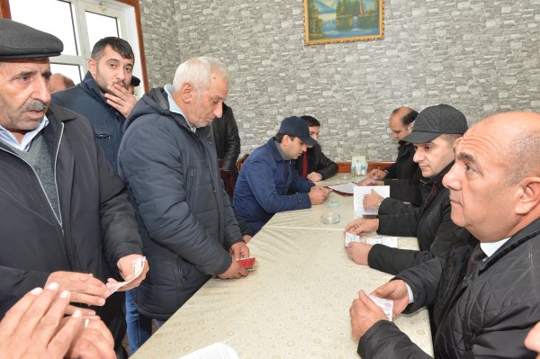 Baş nazirin müavini və komitə sədri yanan yataqxanada - FOTOLAR