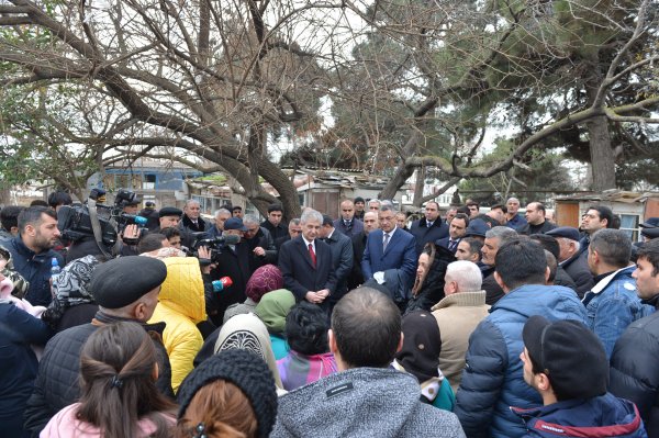 Baş nazirin müavini və komitə sədri yanan yataqxanada - FOTOLAR