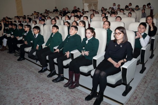 “Tıq-tıq xanımın saxta babası” bu dəfə Sumqayıtda - FOTOLAR “Tıq-tıq xanımın saxta babası” bu dəfə Sumqayıtda - FOTOLAR