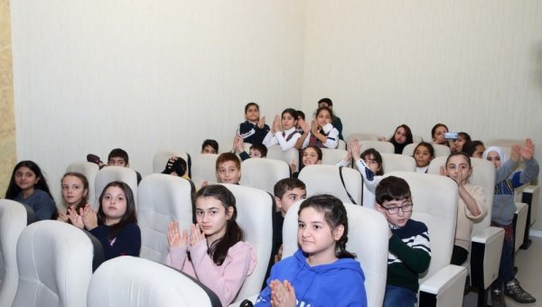 “Tıq-tıq xanımın saxta babası” bu dəfə Sumqayıtda - FOTOLAR “Tıq-tıq xanımın saxta babası” bu dəfə Sumqayıtda - FOTOLAR