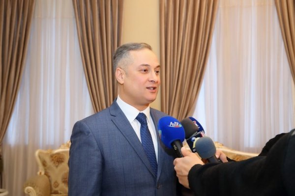“Tıq-tıq xanımın saxta babası” bu dəfə Sumqayıtda - FOTOLAR “Tıq-tıq xanımın saxta babası” bu dəfə Sumqayıtda - FOTOLAR