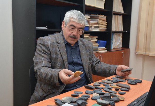 Abşeronda paleolit dövrünə aid yeni abidələr tapıldı (FOTO)