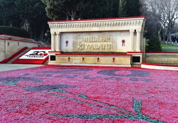 İlham Əliyev 20 Yanvar şəhidlərinin əziz xatirəsini yad edib - FOTO