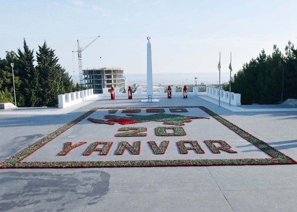 Sumqayıtlılar 20 Yanvar şəhidlərinin xatirəsini ehtiramla yad ediblər - FOTOLAR