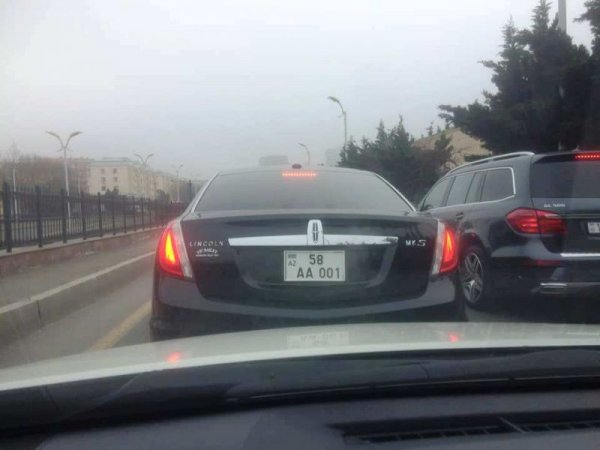 “Axı mənim yanımda Tramp kimdir?” – Bayram Səfərov bahalı avtomobilindən DANIŞDI