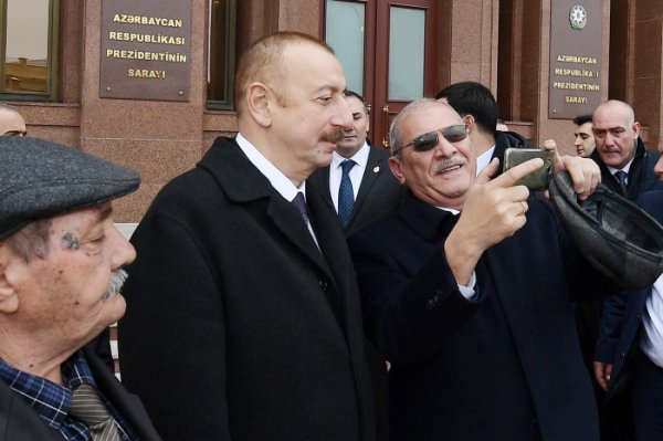 Prezidentlə xanımının şəhid ailələri ilə görüşündən FOTOLAR