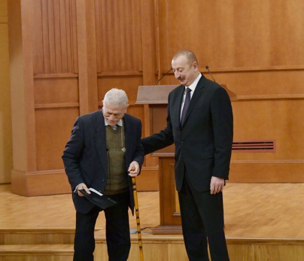 Prezidentlə xanımının şəhid ailələri ilə görüşündən FOTOLAR