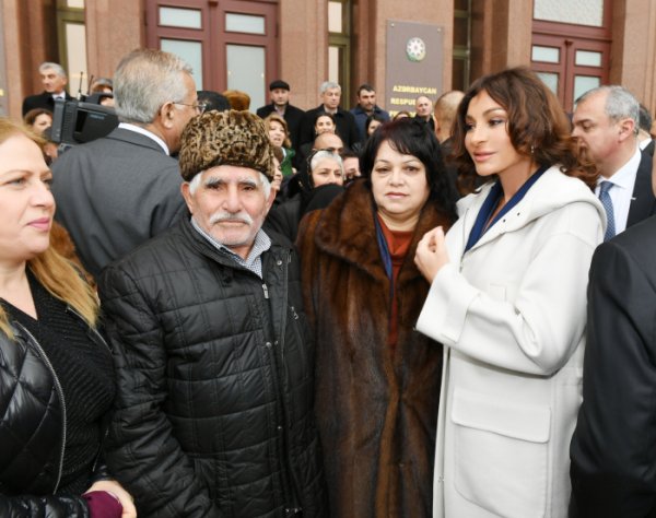 Prezidentlə xanımının şəhid ailələri ilə görüşündən FOTOLAR