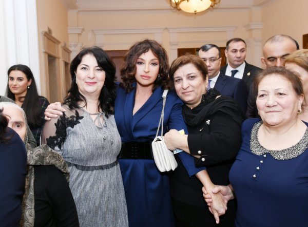 Prezidentlə xanımının şəhid ailələri ilə görüşündən FOTOLAR