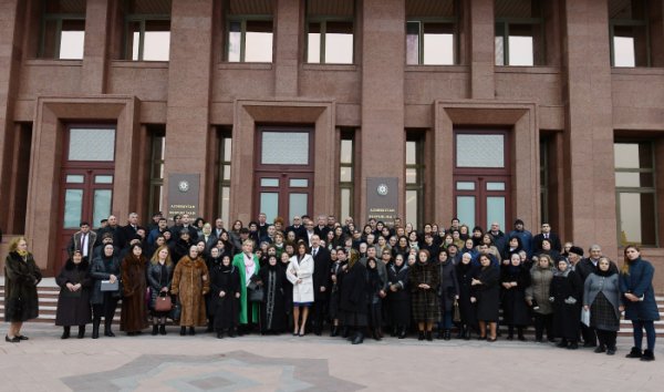 Prezidentlə xanımının şəhid ailələri ilə görüşündən FOTOLAR