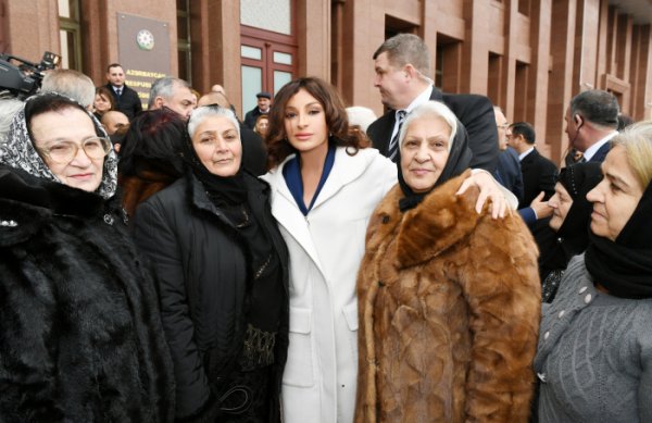 Prezidentlə xanımının şəhid ailələri ilə görüşündən FOTOLAR
